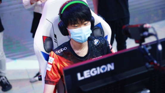 而是他多年 而是他多年