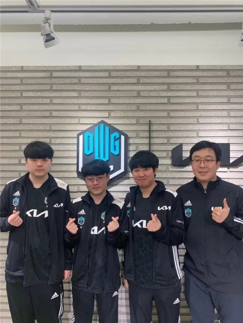 豪门阵容溃 豪门阵容溃